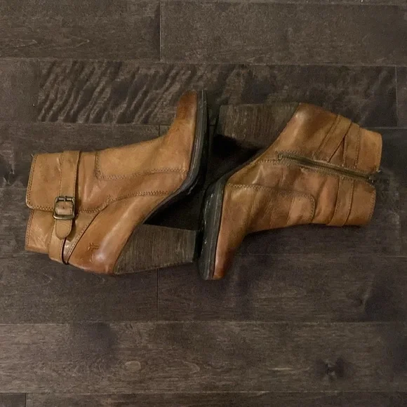 Frye Patty Riding Bootie 7.5 - Picture 4 of 10
